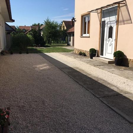 Adel Apartman Sárvár Exteriör bild